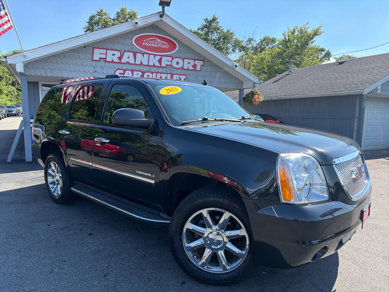 GMC Yukon AWD 4dr 1500 Denali 2011