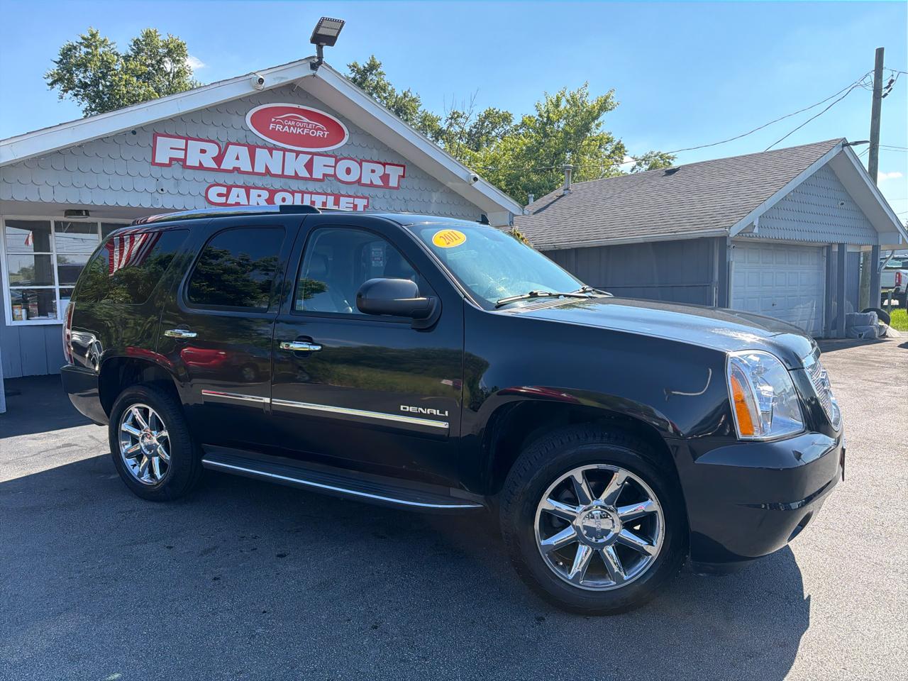 GMC Yukon AWD 4dr 1500 Denali 2011