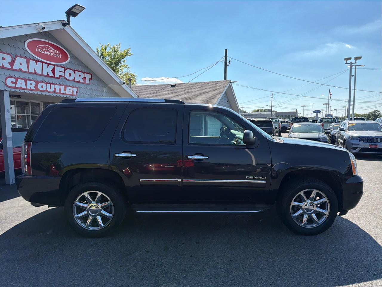 GMC Yukon AWD 4dr 1500 Denali 2011