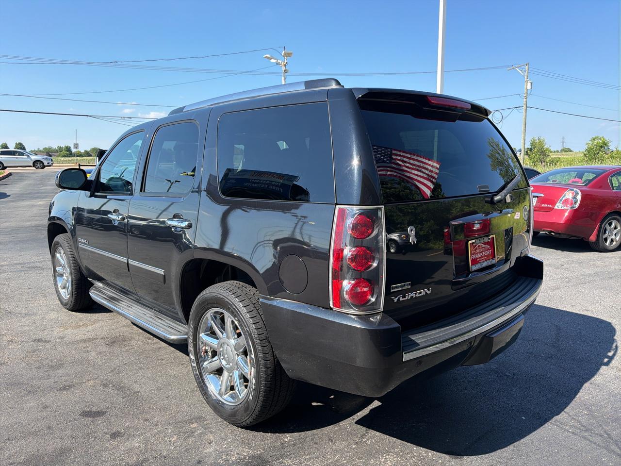GMC Yukon AWD 4dr 1500 Denali 2011