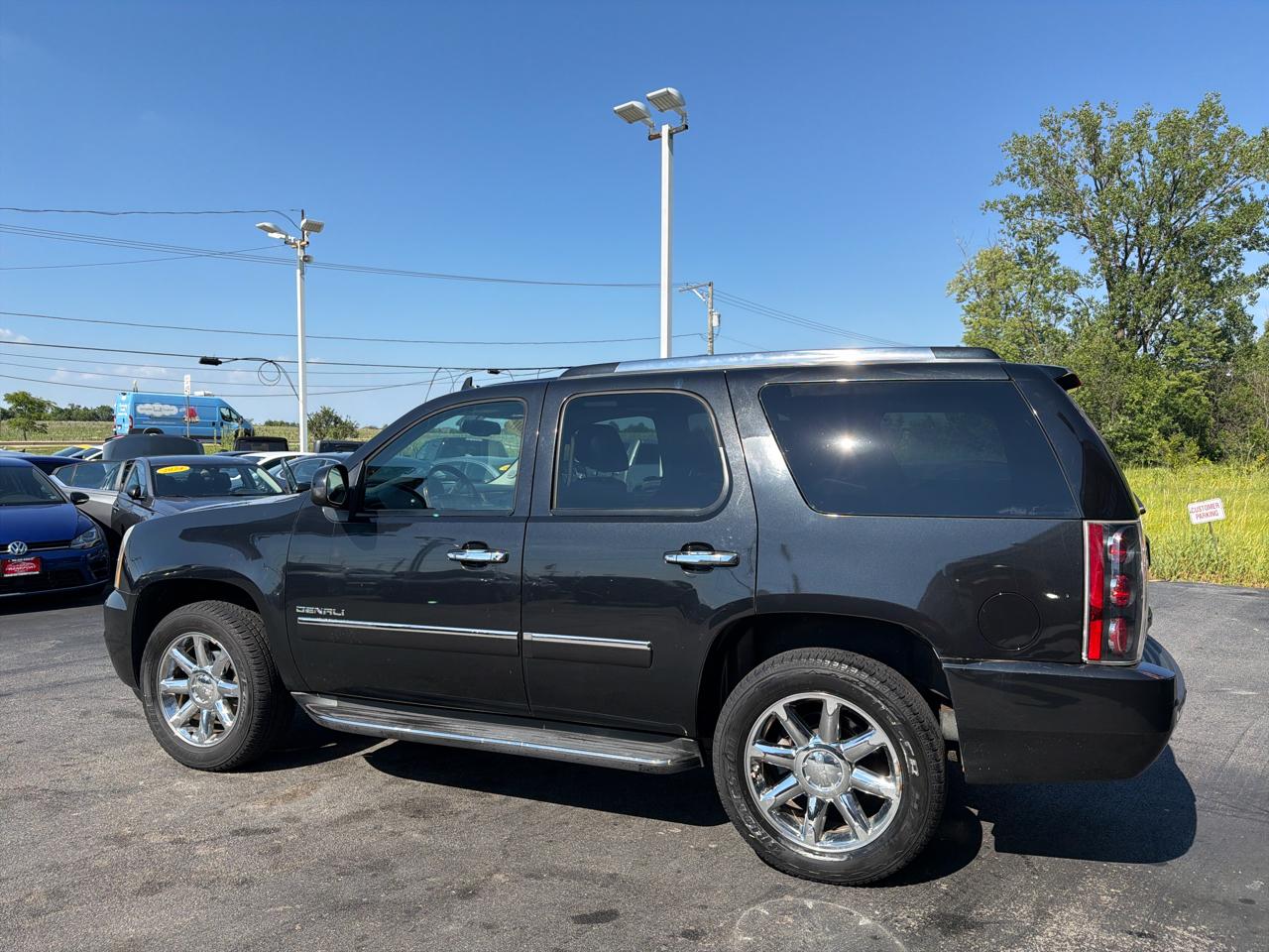 GMC Yukon AWD 4dr 1500 Denali 2011