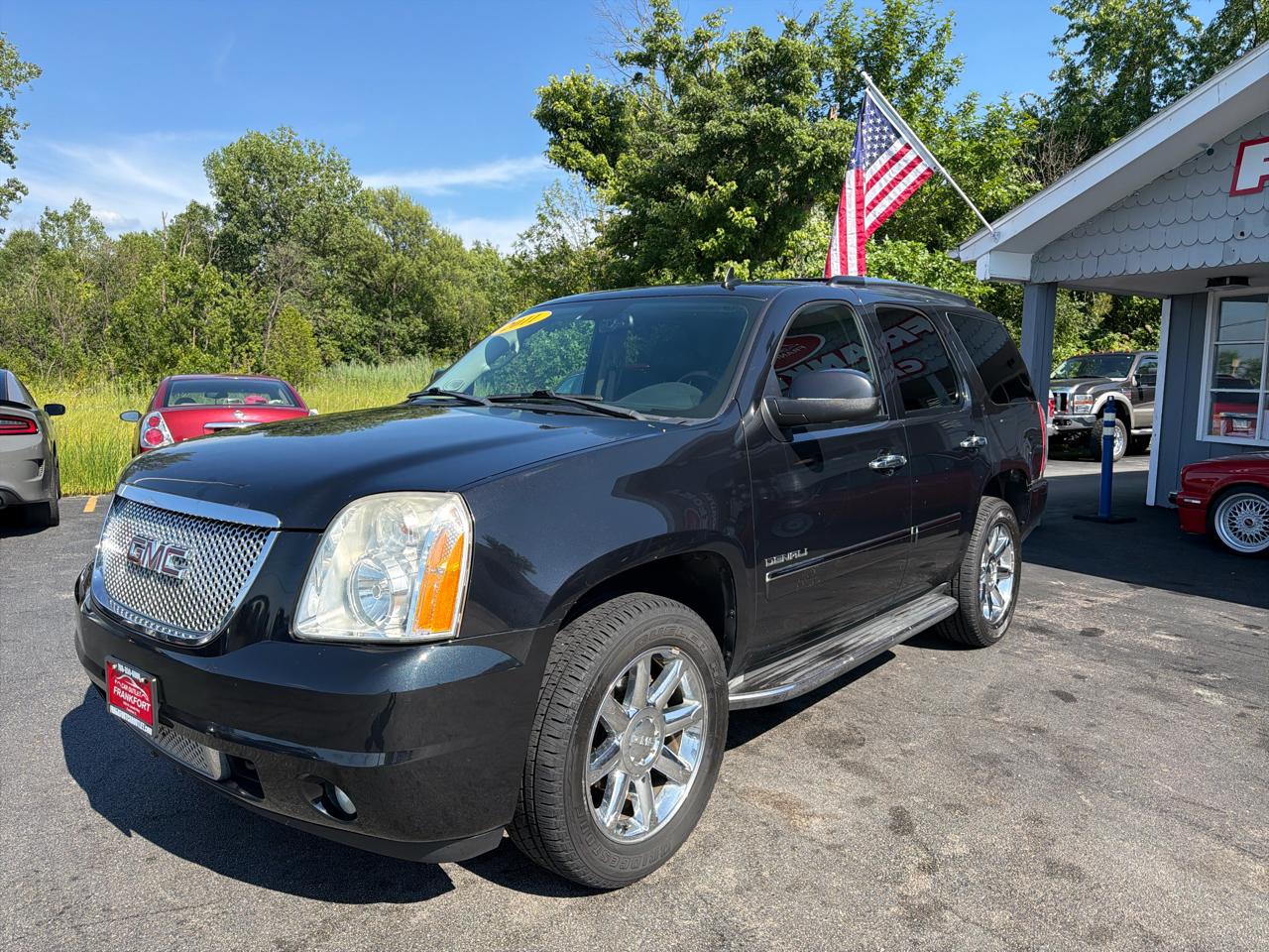 GMC Yukon AWD 4dr 1500 Denali 2011