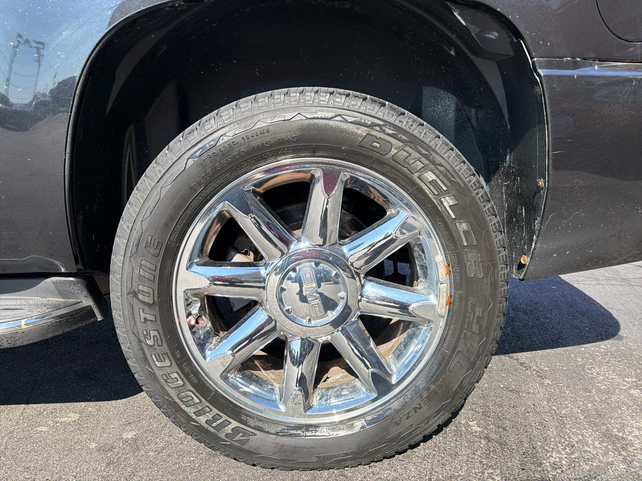 GMC Yukon AWD 4dr 1500 Denali 2011