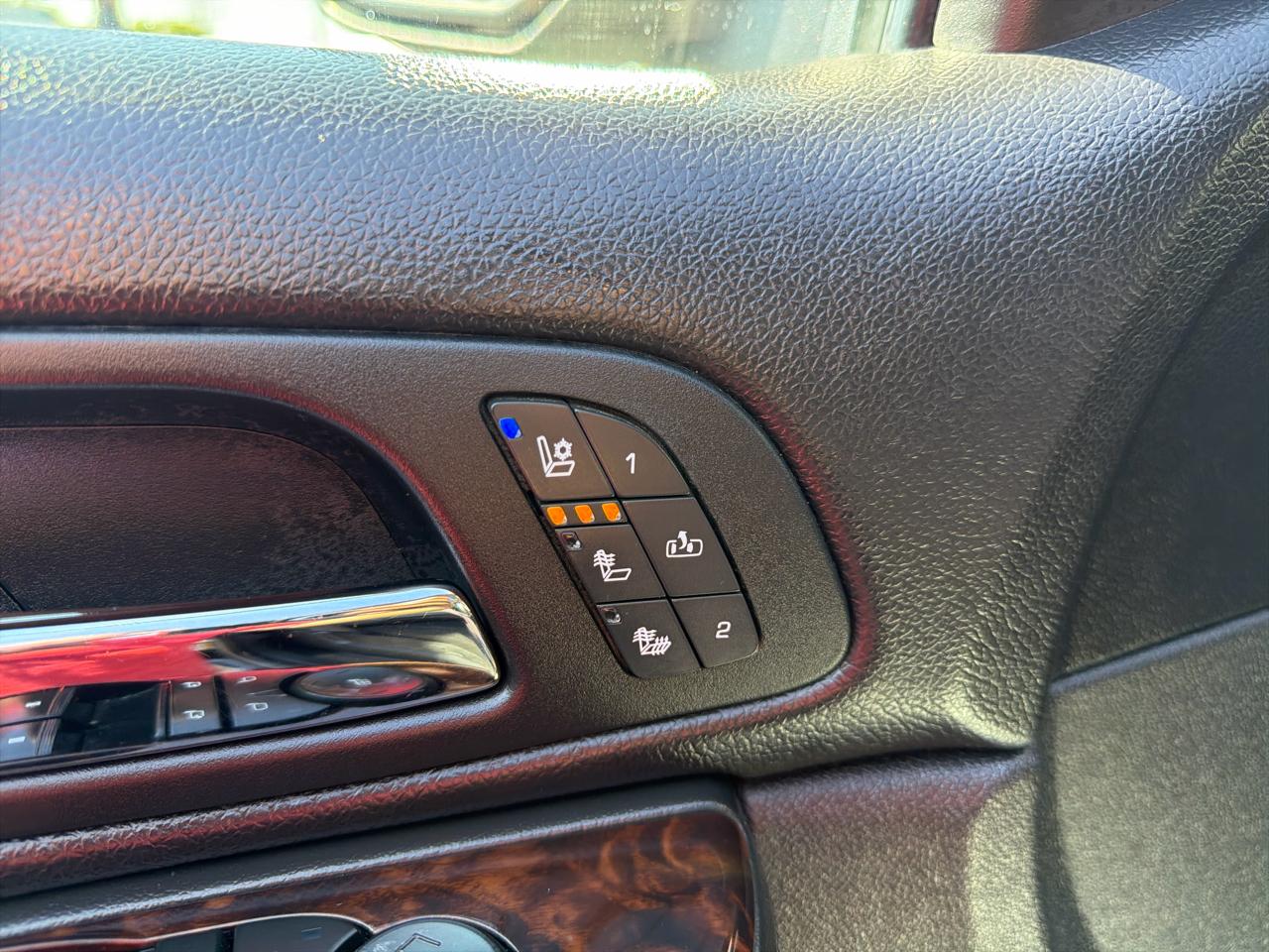 GMC Yukon AWD 4dr 1500 Denali 2011