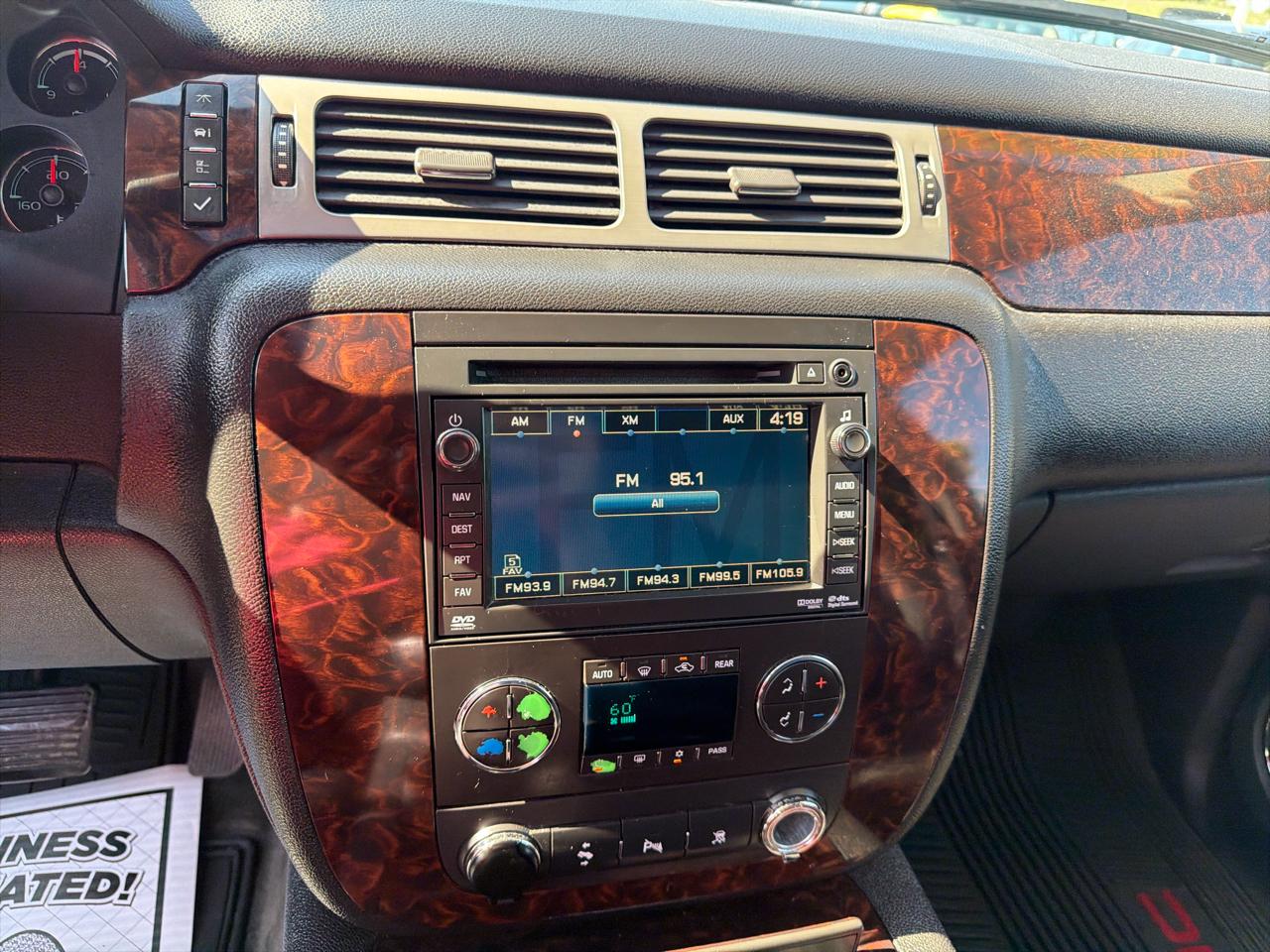 GMC Yukon AWD 4dr 1500 Denali 2011