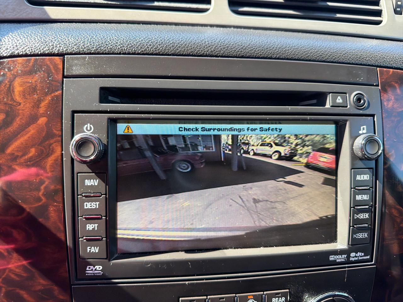 GMC Yukon AWD 4dr 1500 Denali 2011