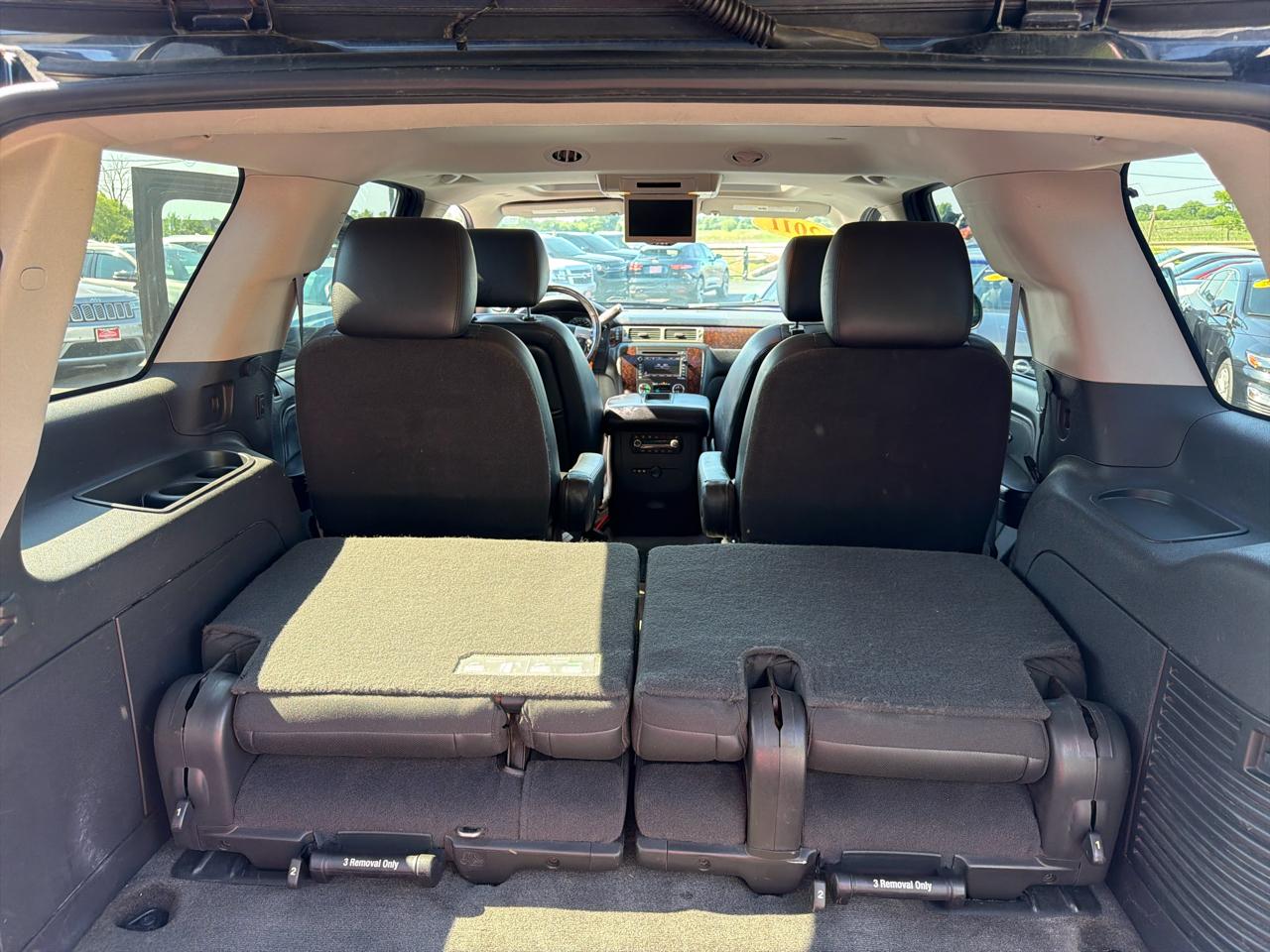 GMC Yukon AWD 4dr 1500 Denali 2011