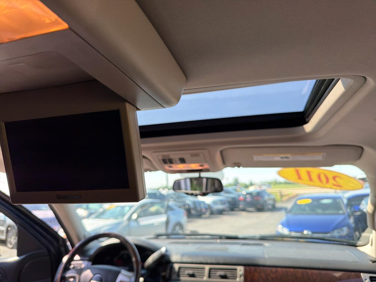 GMC Yukon AWD 4dr 1500 Denali 2011