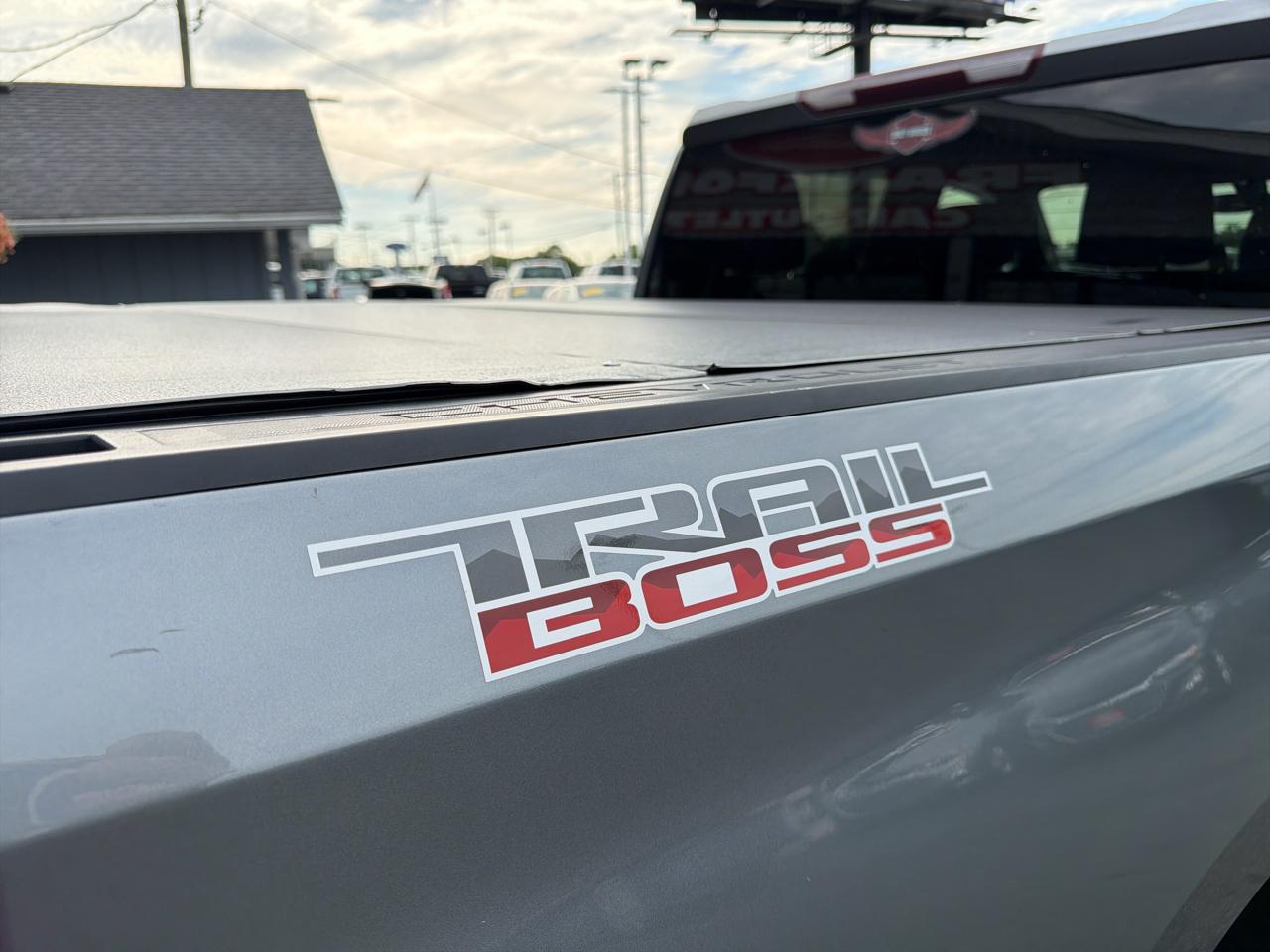 Chevrolet Silverado 1500 4WD Crew Cab 147" Custom Trail Boss 2021