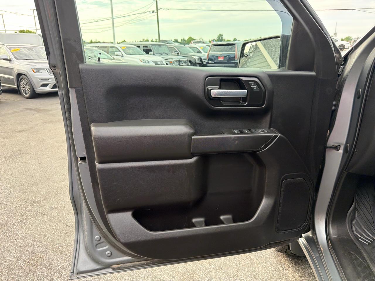 Chevrolet Silverado 1500 4WD Crew Cab 147" Custom Trail Boss 2021