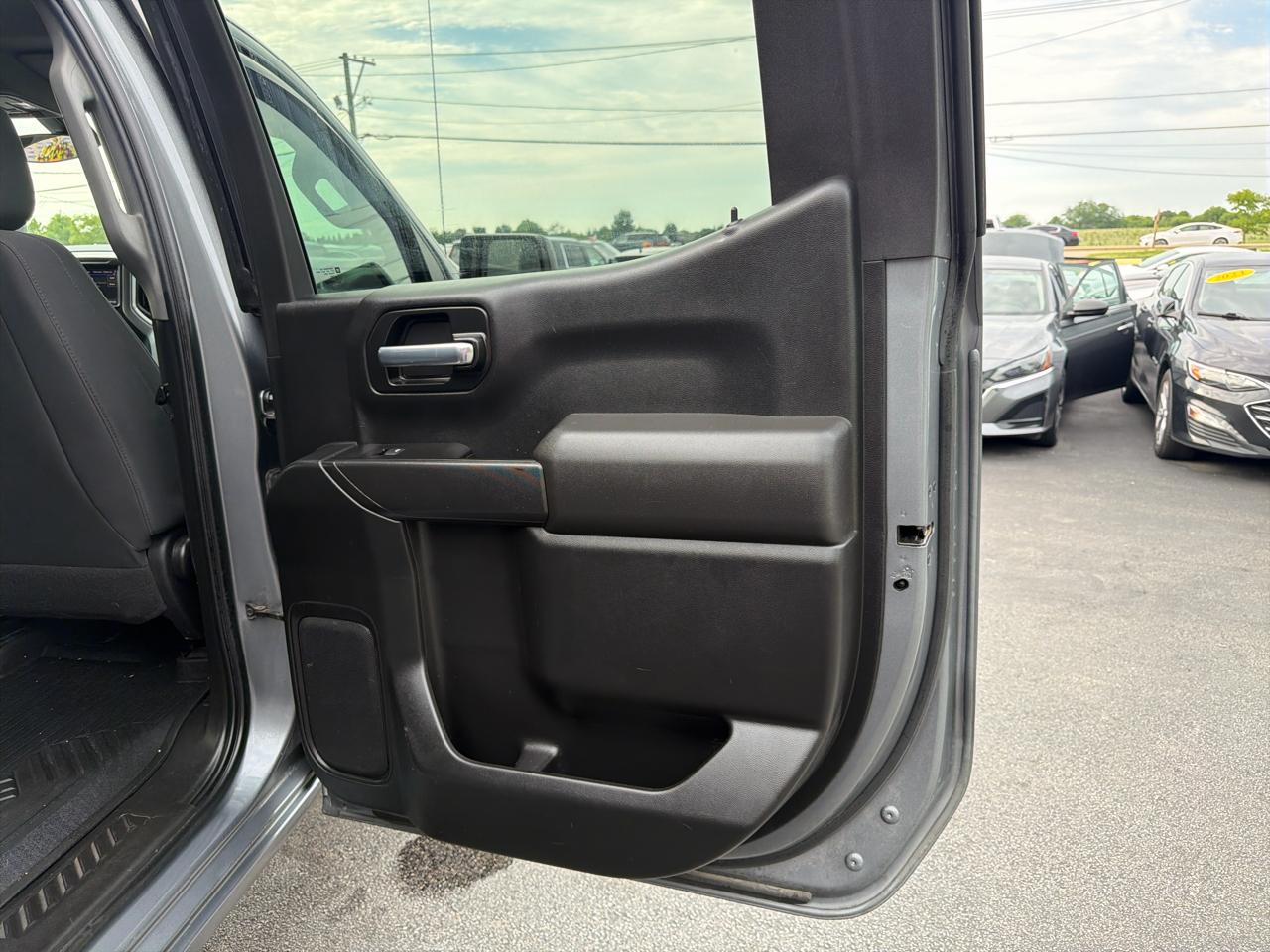 Chevrolet Silverado 1500 4WD Crew Cab 147" Custom Trail Boss 2021