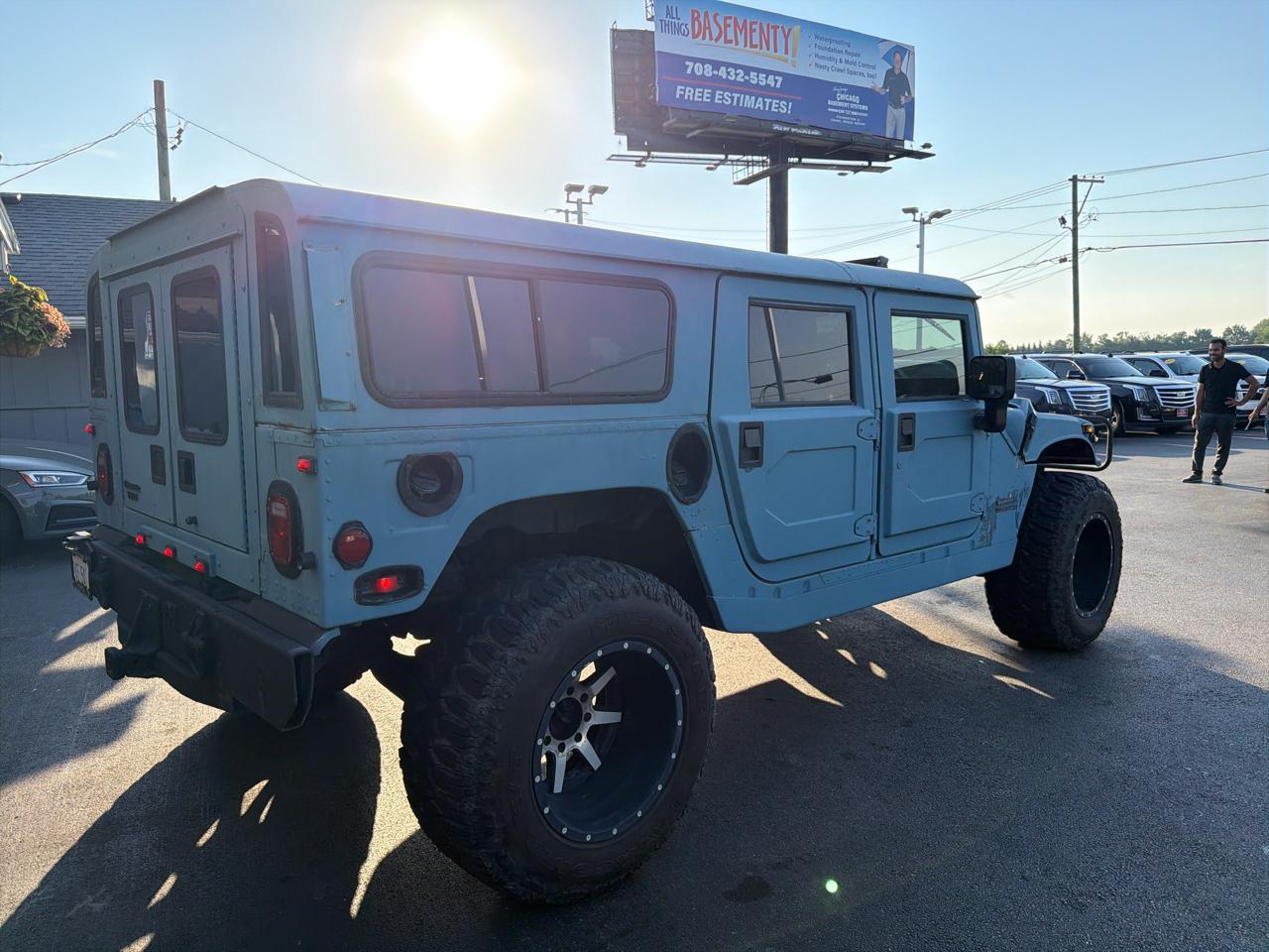 AM General Hummer 4-Passenger Wgn Enclosed 2001