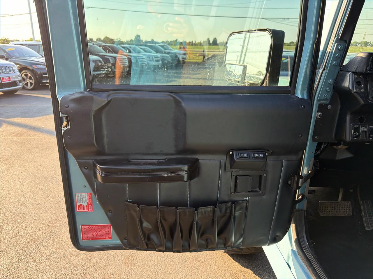 AM General Hummer 4-Passenger Wgn Enclosed 2001