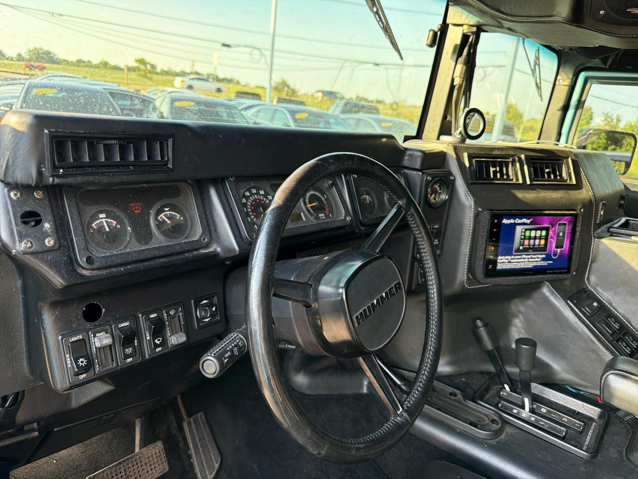 AM General Hummer 4-Passenger Wgn Enclosed 2001