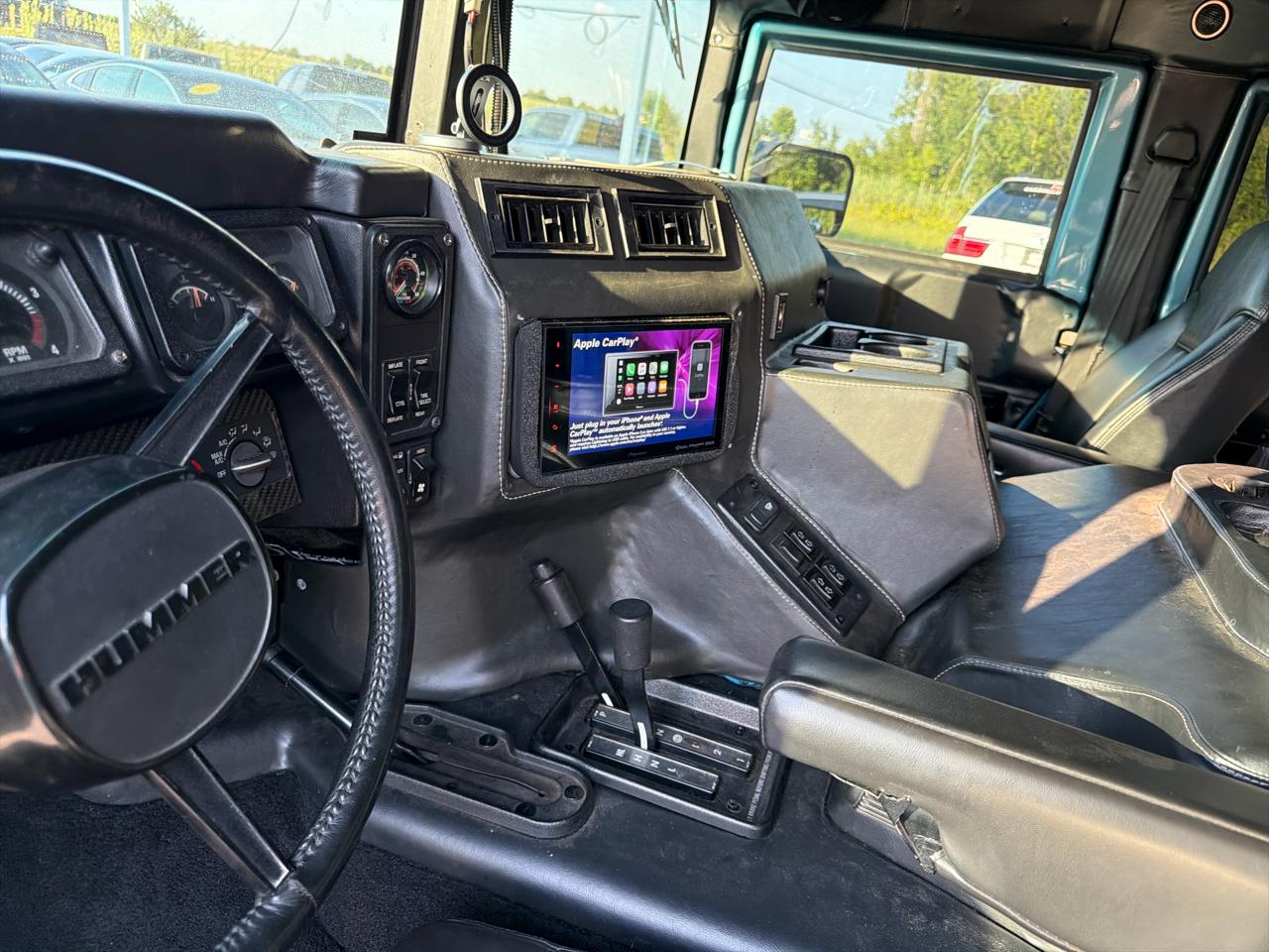 AM General Hummer 4-Passenger Wgn Enclosed 2001