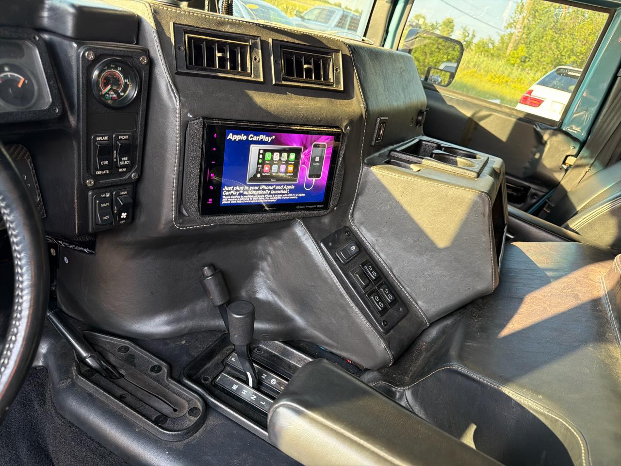 AM General Hummer 4-Passenger Wgn Enclosed 2001