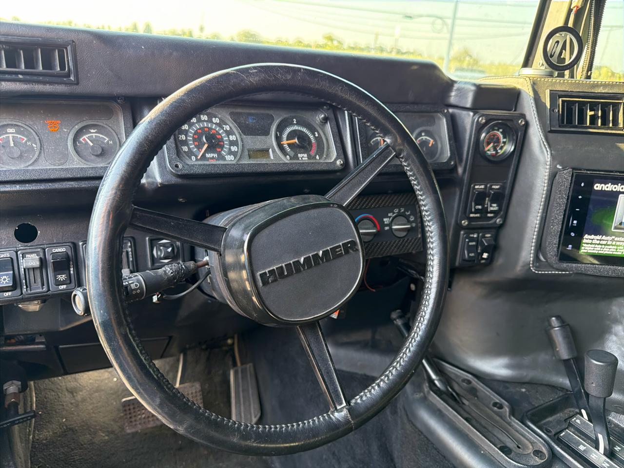 AM General Hummer 4-Passenger Wgn Enclosed 2001