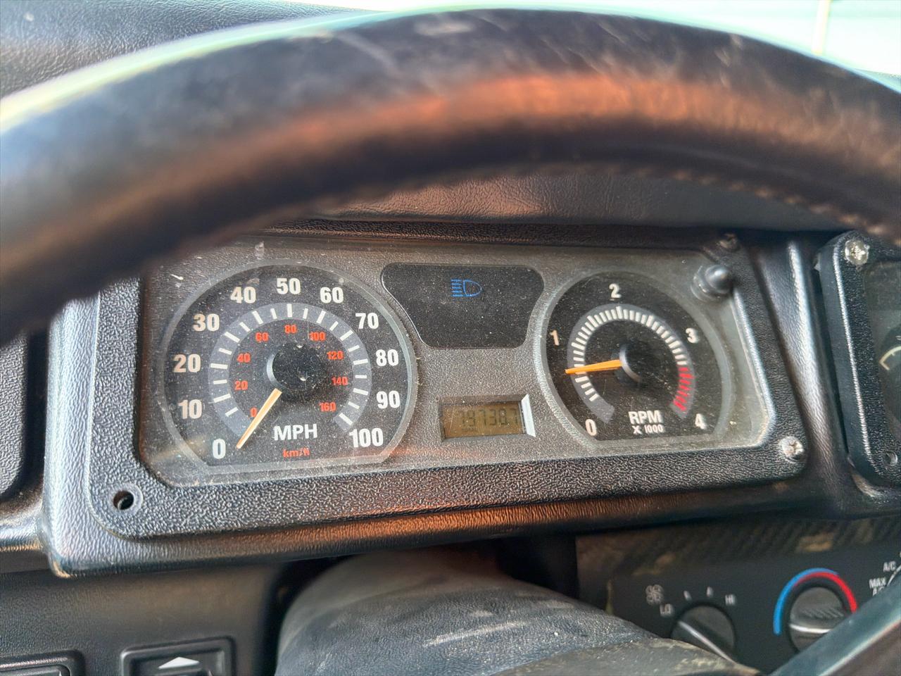 AM General Hummer 4-Passenger Wgn Enclosed 2001