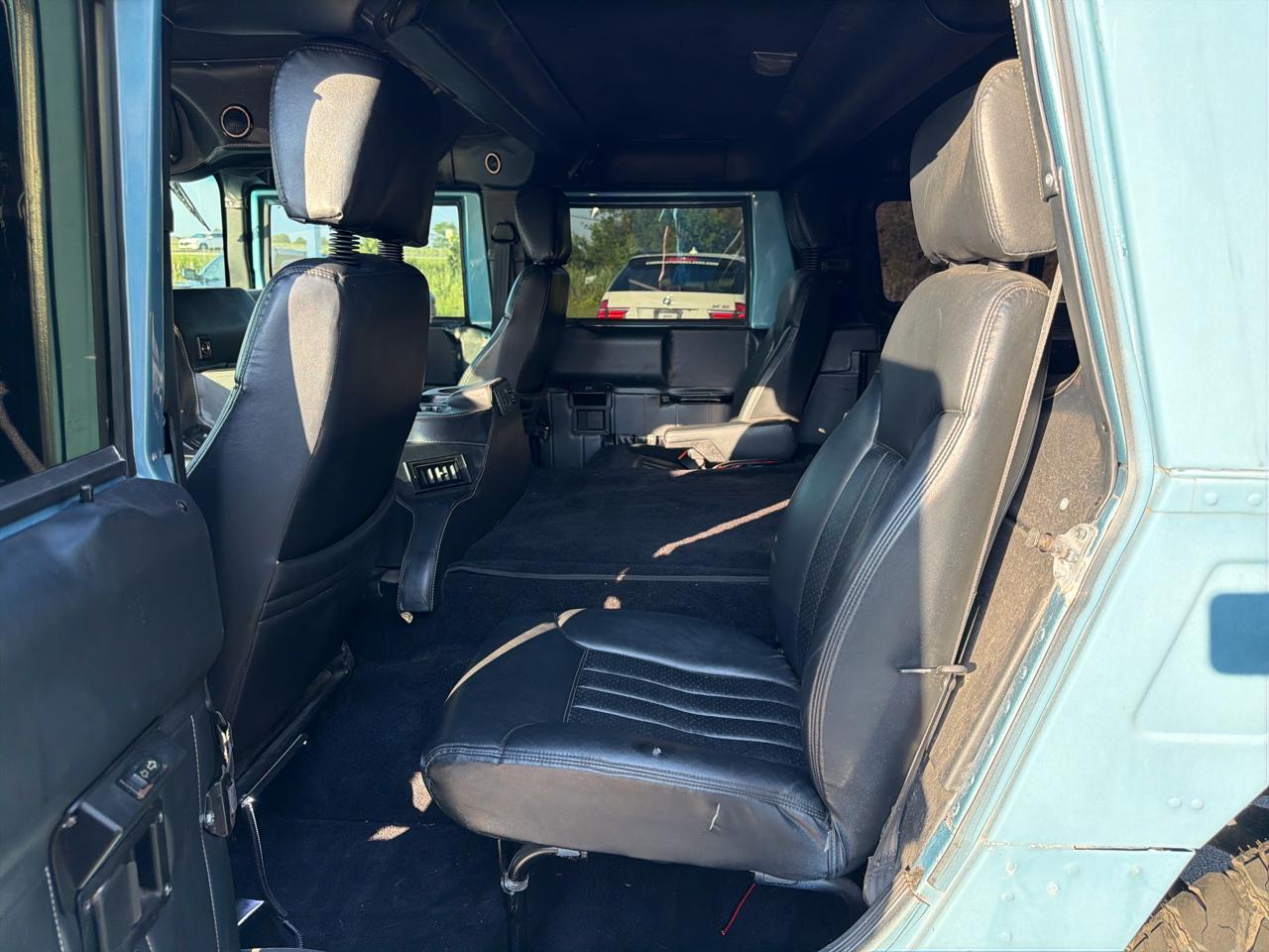 AM General Hummer 4-Passenger Wgn Enclosed 2001