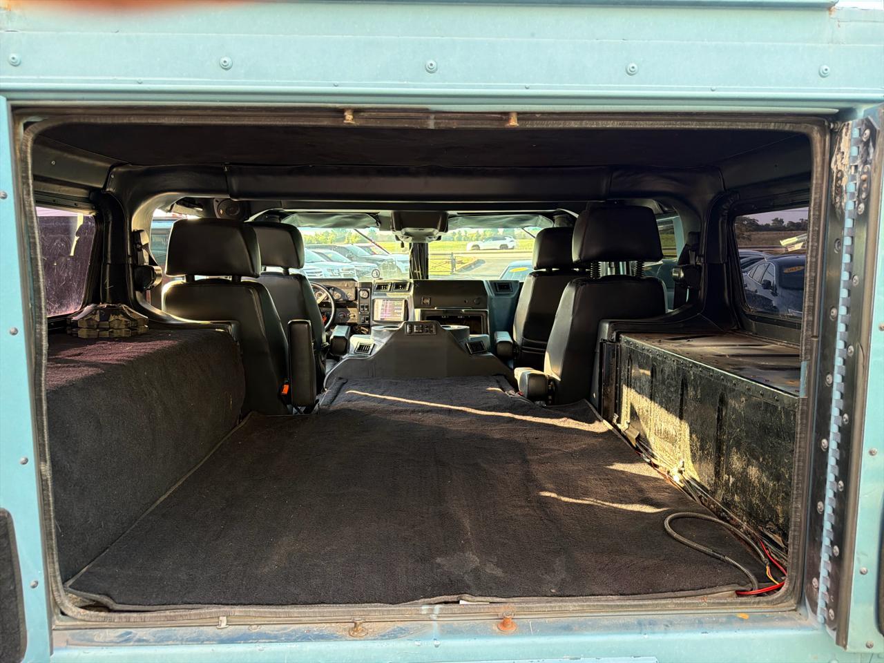 AM General Hummer 4-Passenger Wgn Enclosed 2001