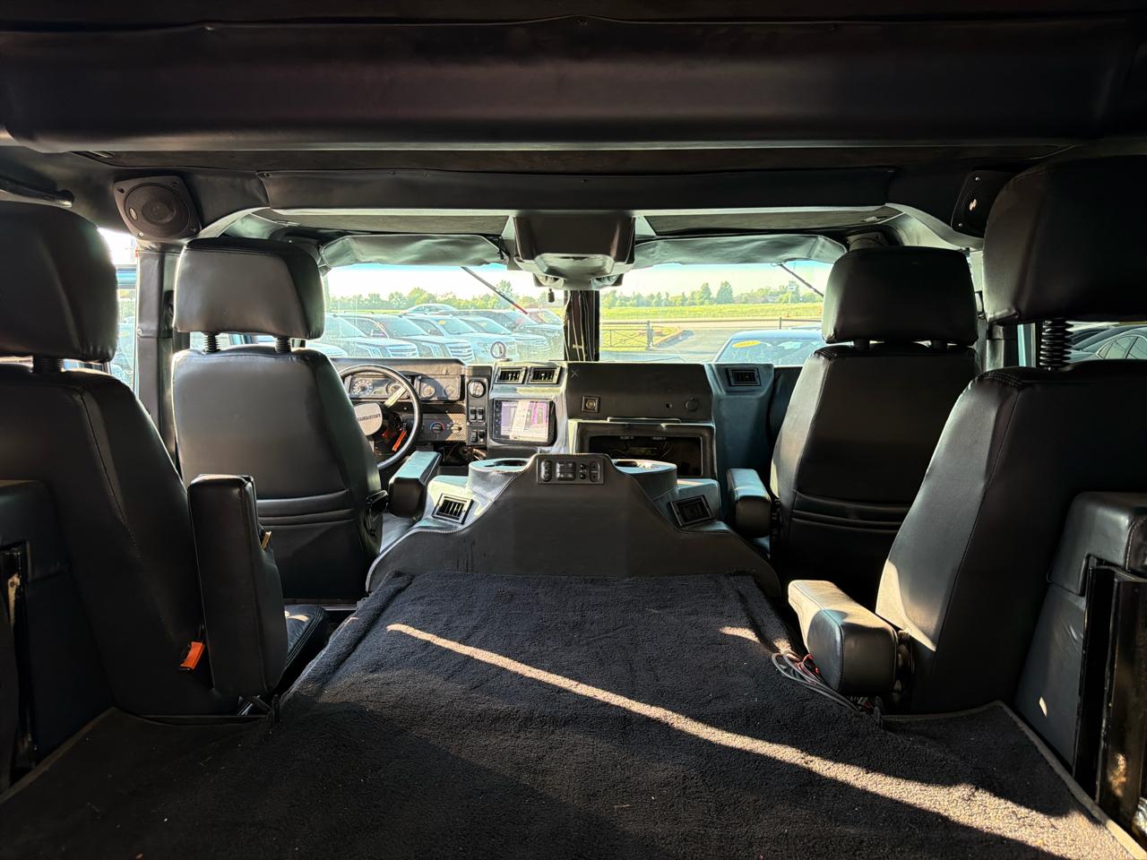 AM General Hummer 4-Passenger Wgn Enclosed 2001