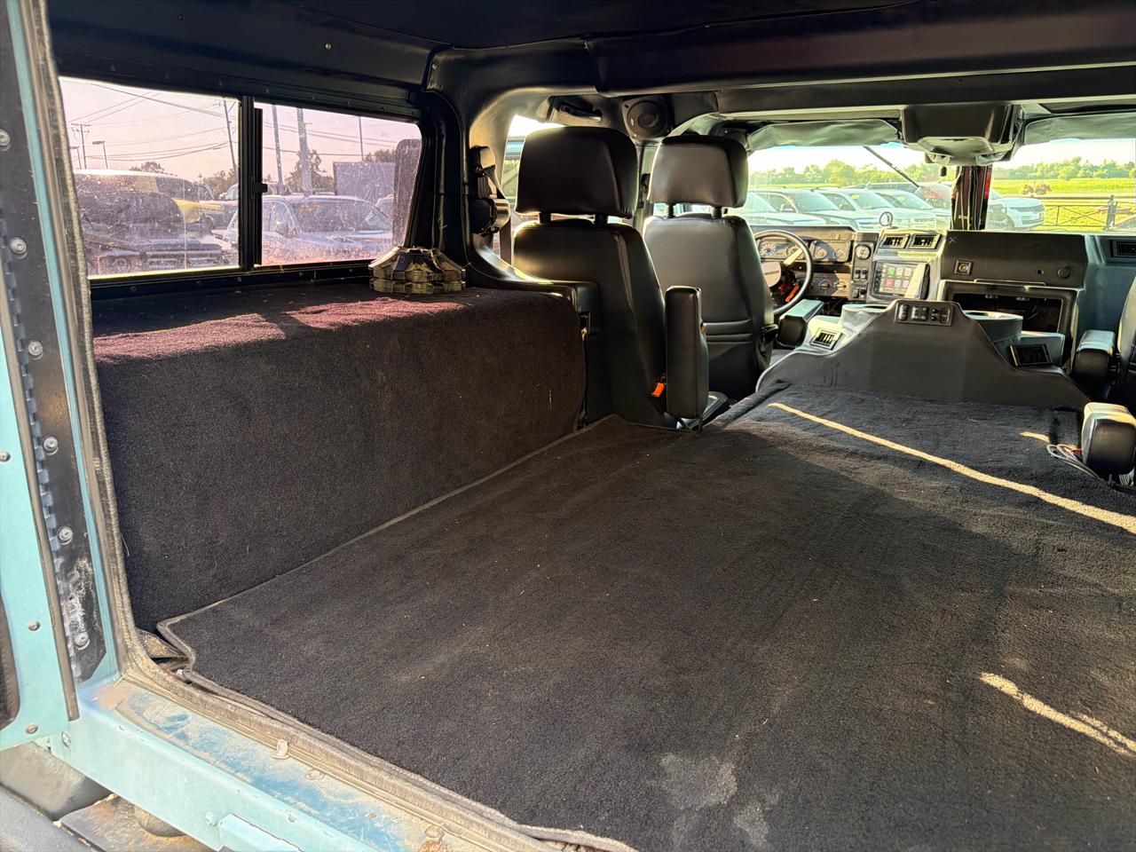 AM General Hummer 4-Passenger Wgn Enclosed 2001