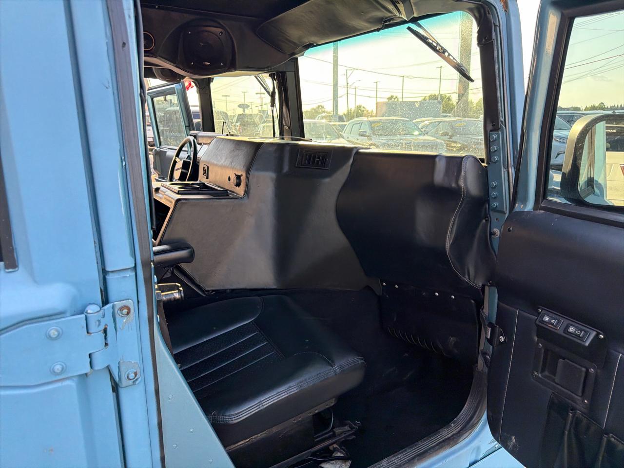 AM General Hummer 4-Passenger Wgn Enclosed 2001