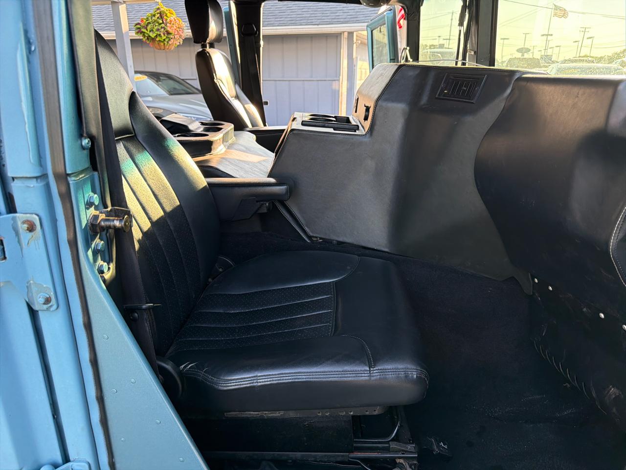 AM General Hummer 4-Passenger Wgn Enclosed 2001