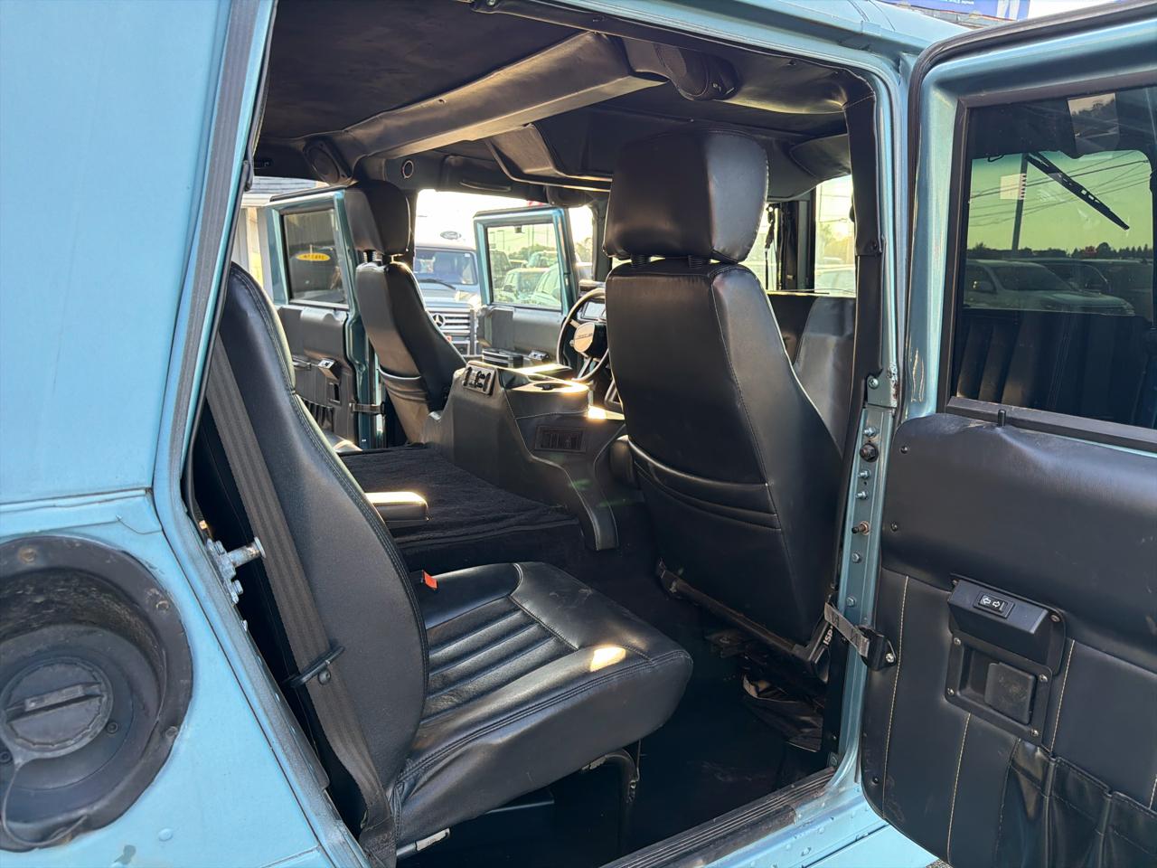 AM General Hummer 4-Passenger Wgn Enclosed 2001