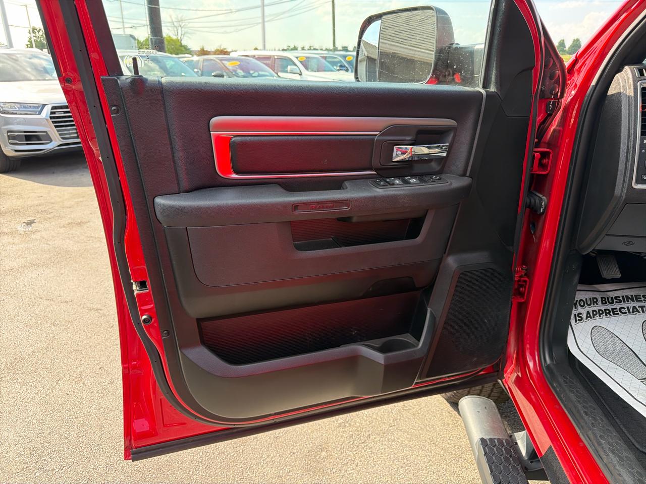 RAM 1500 Classic Warlock 4x4 Crew Cab 5'7" Box 2021