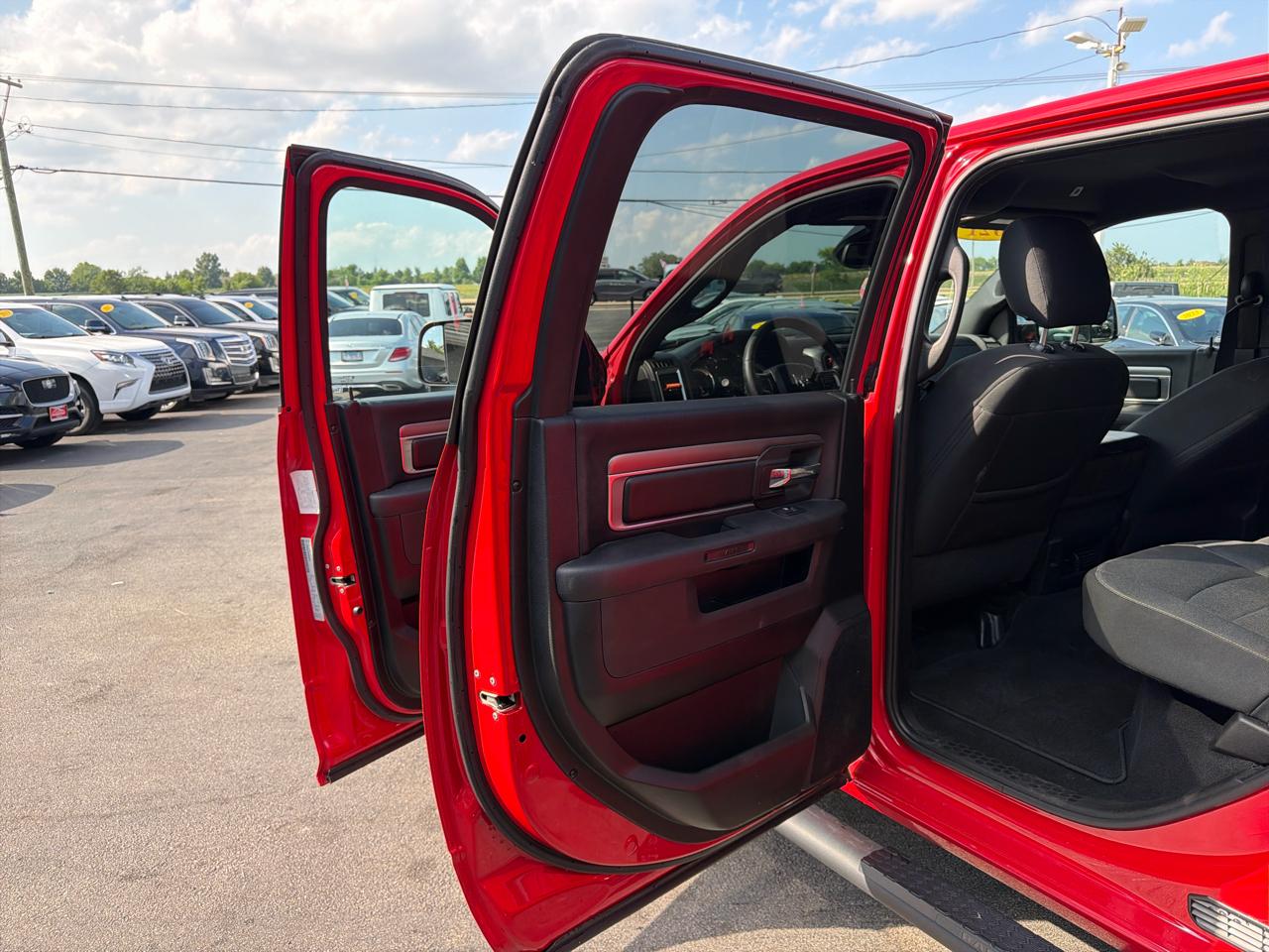 RAM 1500 Classic Warlock 4x4 Crew Cab 5'7" Box 2021