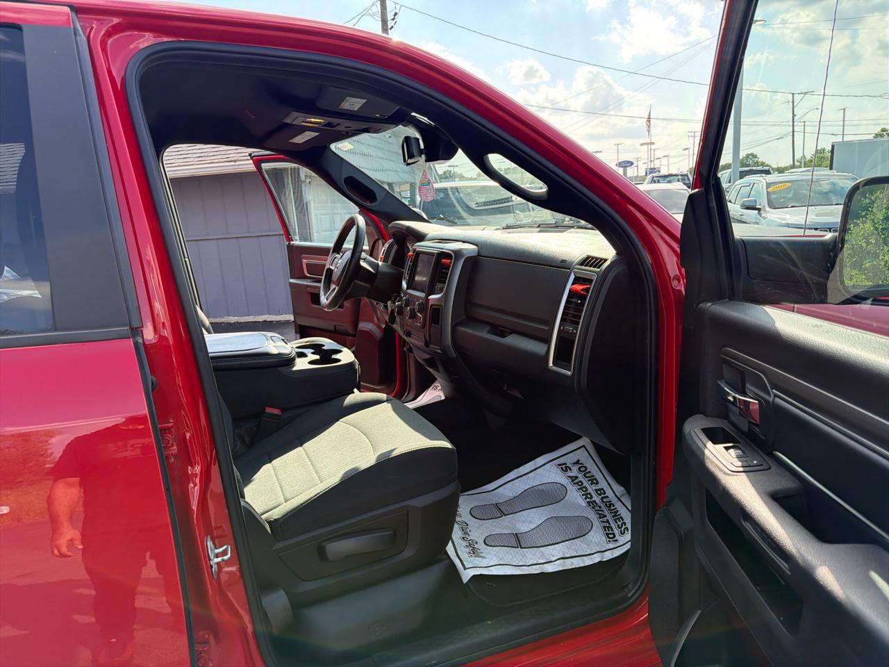 RAM 1500 Classic Warlock 4x4 Crew Cab 5'7" Box 2021