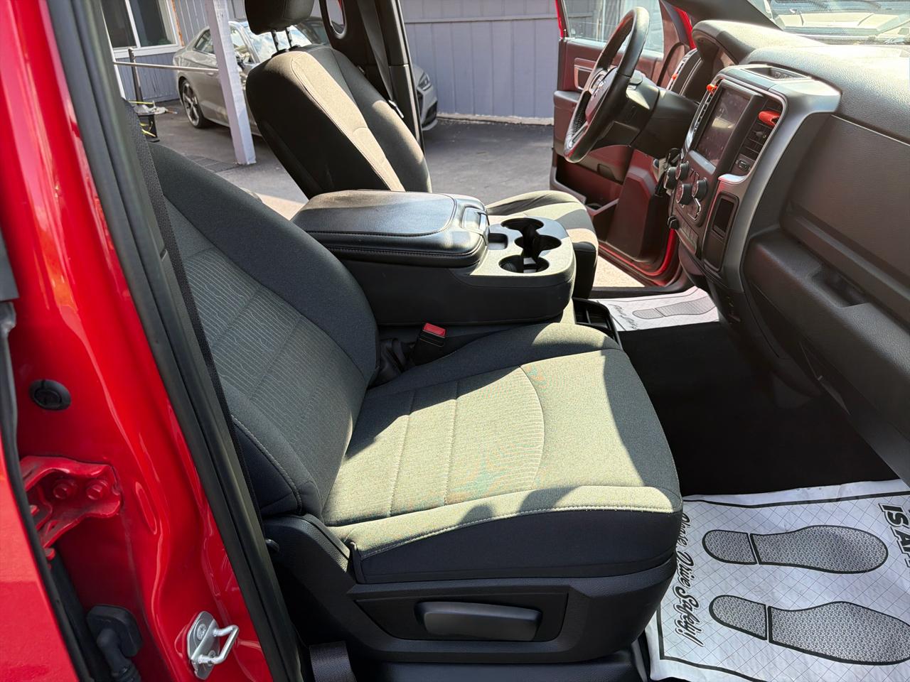 RAM 1500 Classic Warlock 4x4 Crew Cab 5'7" Box 2021