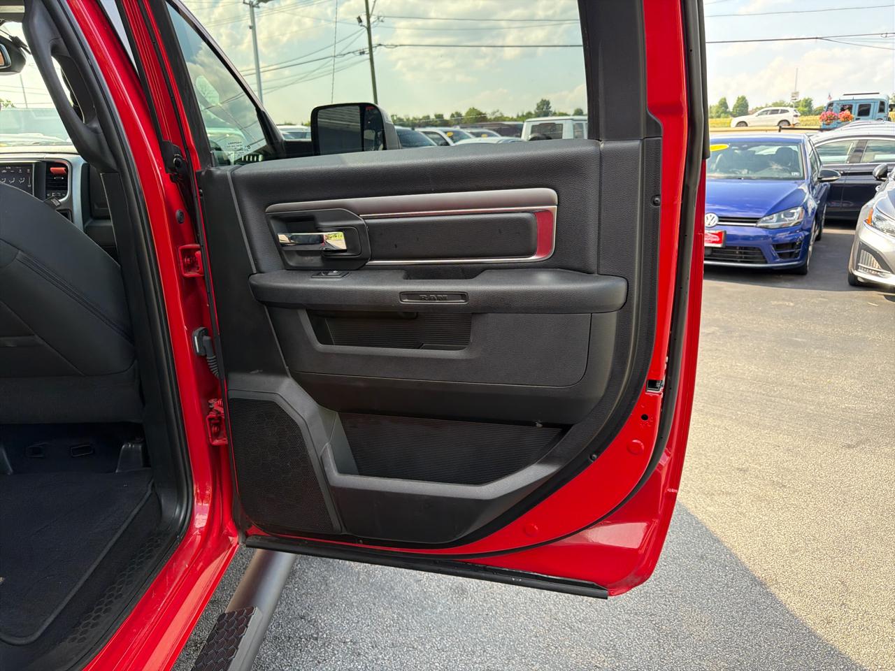 RAM 1500 Classic Warlock 4x4 Crew Cab 5'7" Box 2021