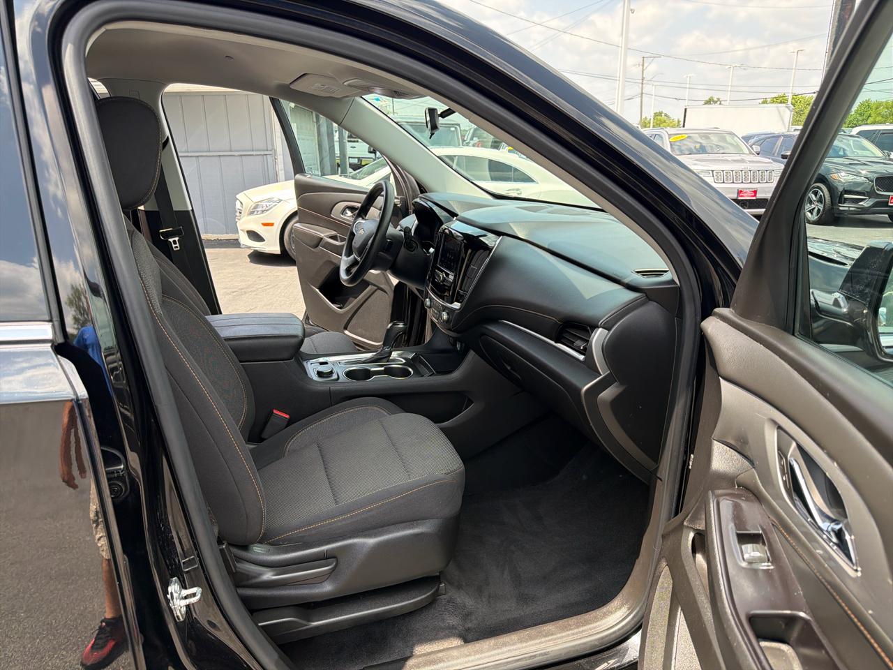Chevrolet Traverse FWD 4dr LS w/1LS 2020