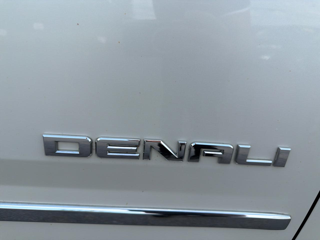 GMC Yukon XL 4WD 4dr Denali 2015