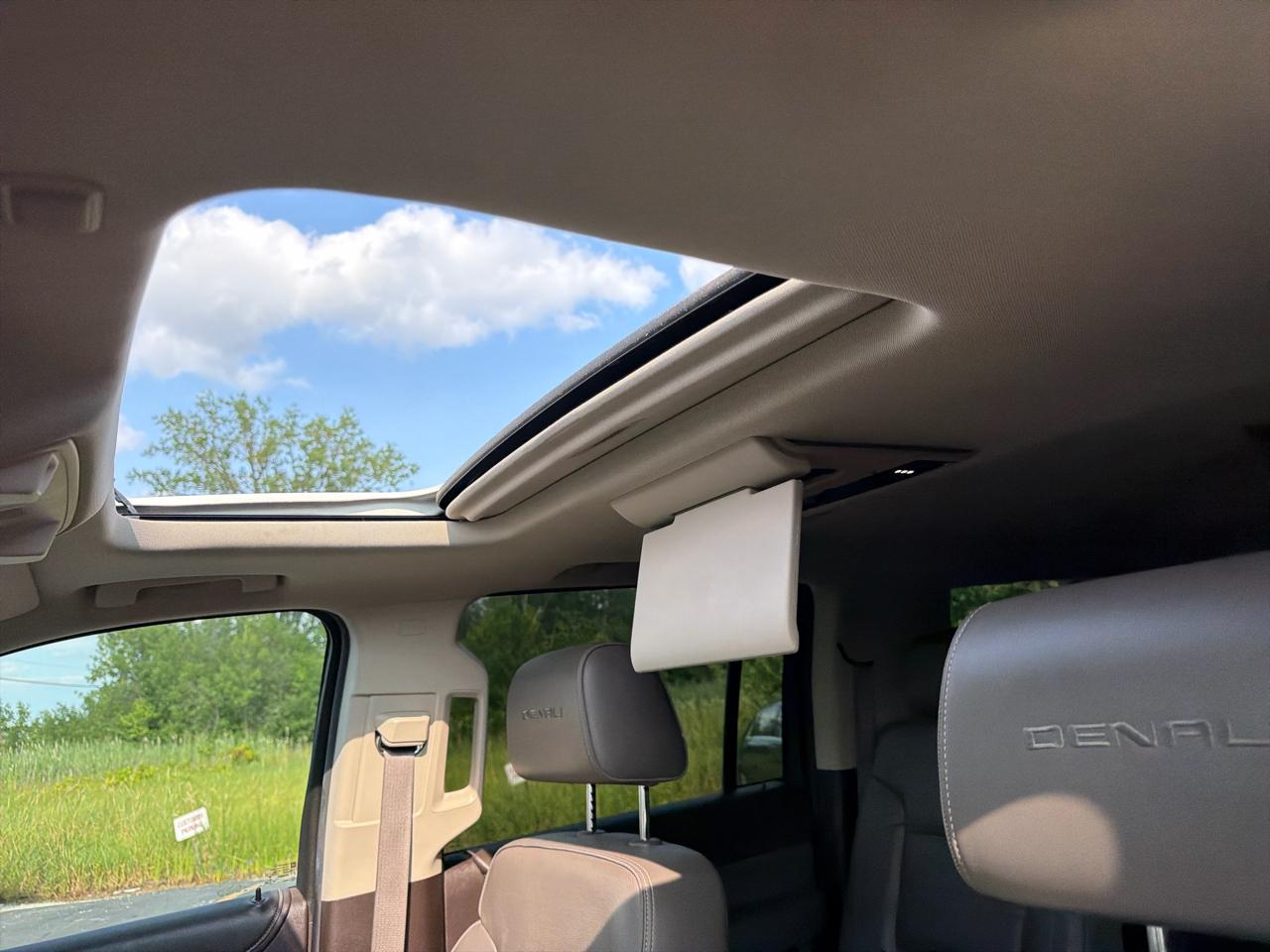 GMC Yukon XL 4WD 4dr Denali 2015