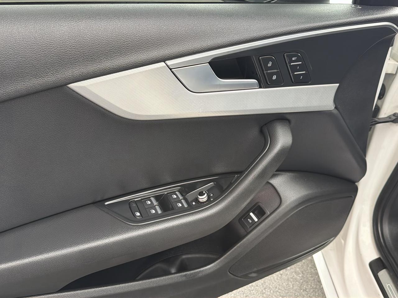 Audi A4 2.0 TFSI Auto Season of Audi Premium quattro AWD 2017