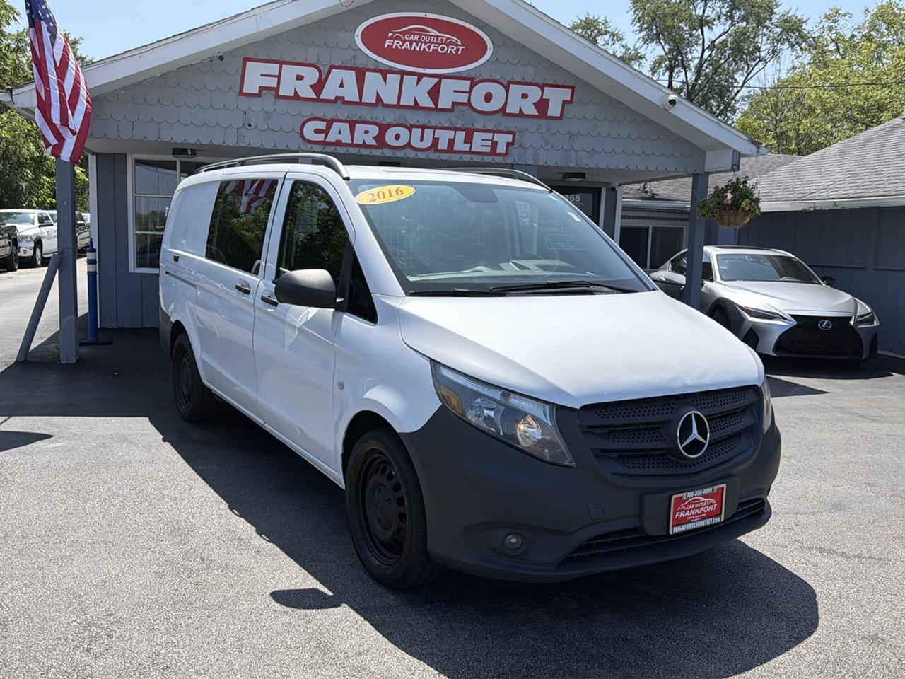 Mercedes-Benz Metris Cargo Van RWD 126" 2016