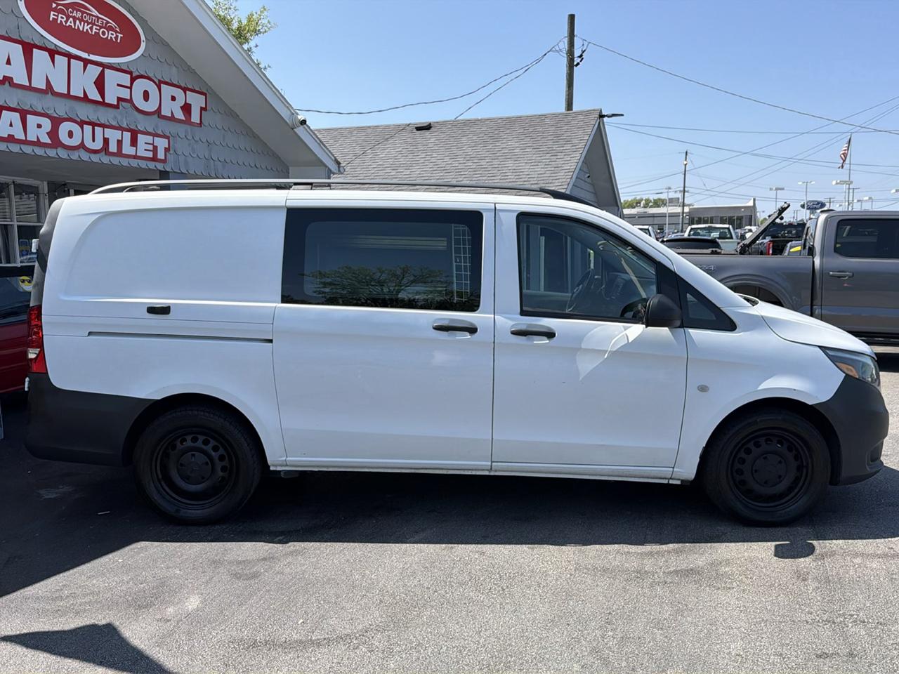 Mercedes-Benz Metris Cargo Van RWD 126" 2016