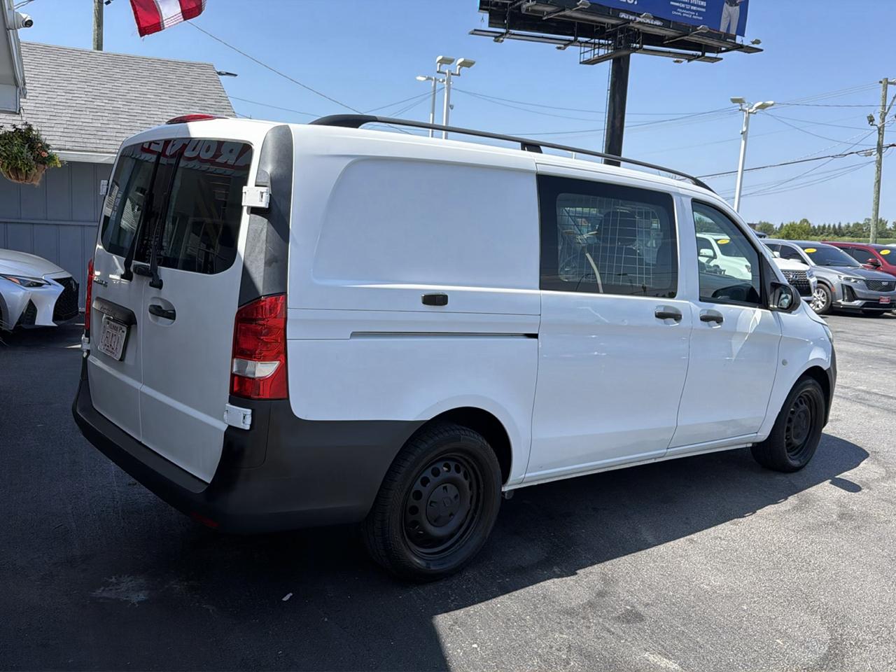 Mercedes-Benz Metris Cargo Van RWD 126" 2016