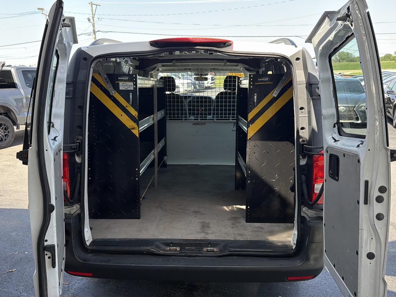 Mercedes-Benz Metris Cargo Van RWD 126" 2016