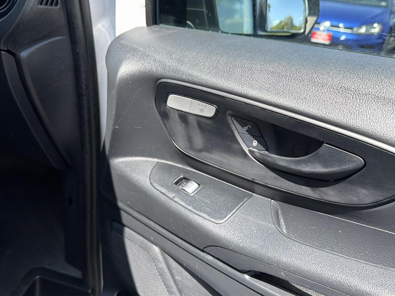 Mercedes-Benz Metris Cargo Van RWD 126" 2016