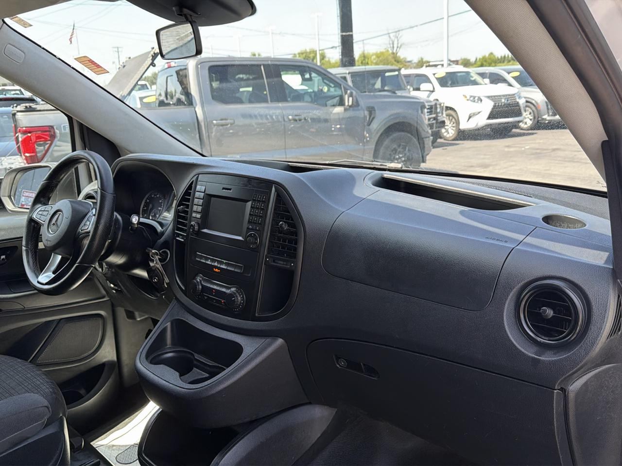 Mercedes-Benz Metris Cargo Van RWD 126" 2016