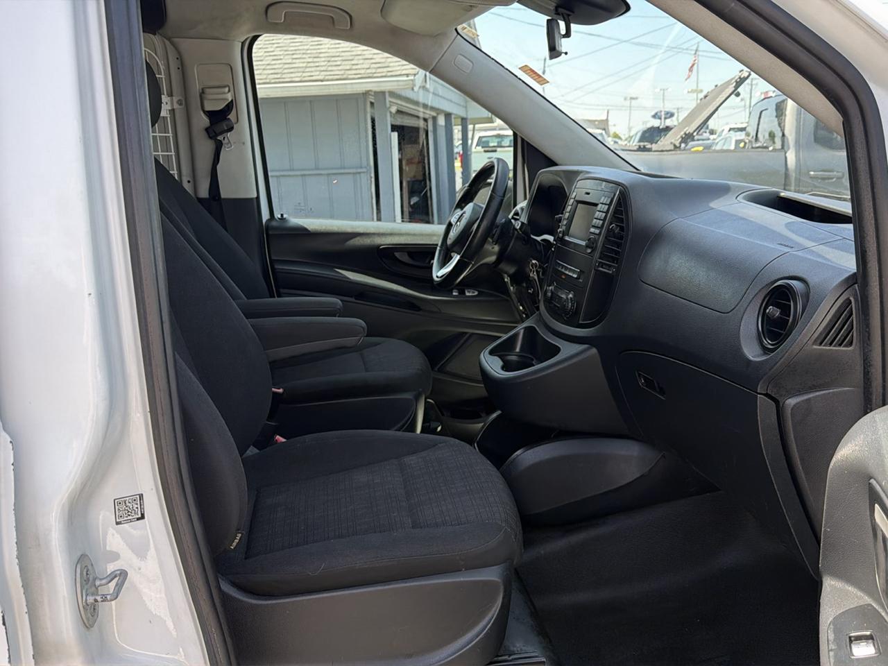 Mercedes-Benz Metris Cargo Van RWD 126" 2016