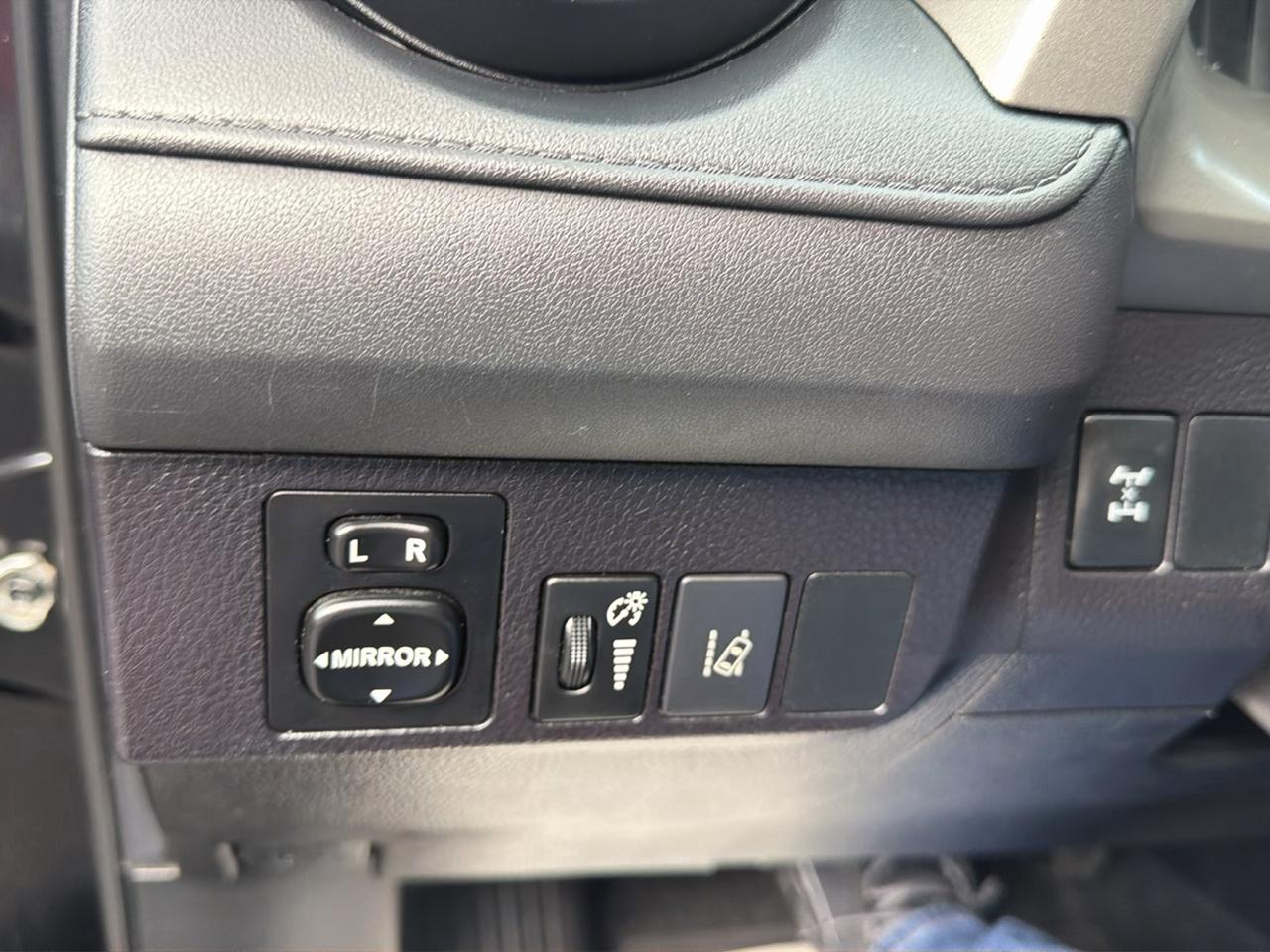 Toyota RAV4 LE AWD (Natl) 2018