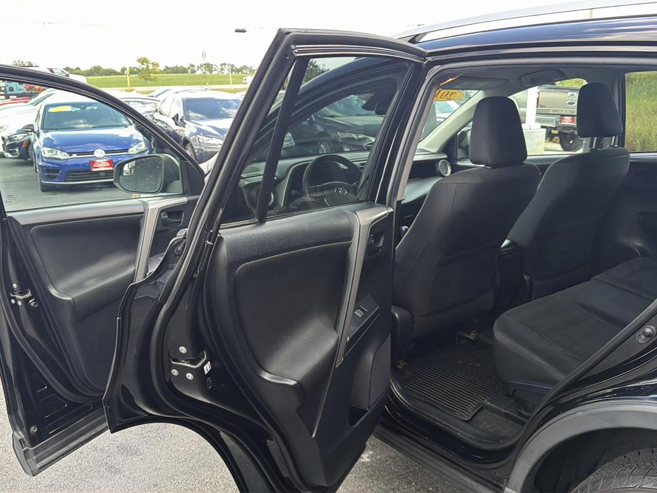 Toyota RAV4 LE AWD (Natl) 2018