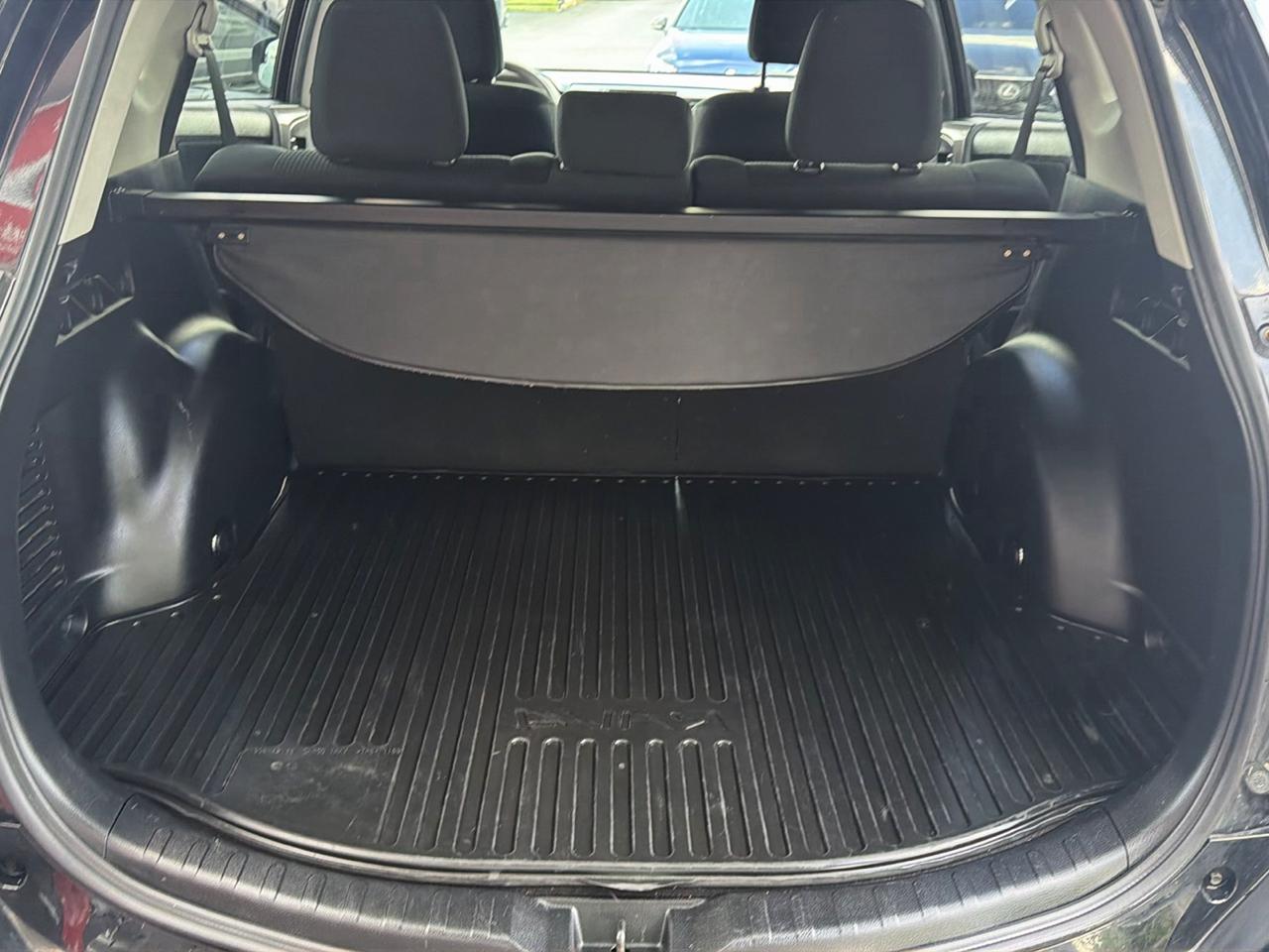 Toyota RAV4 LE AWD (Natl) 2018