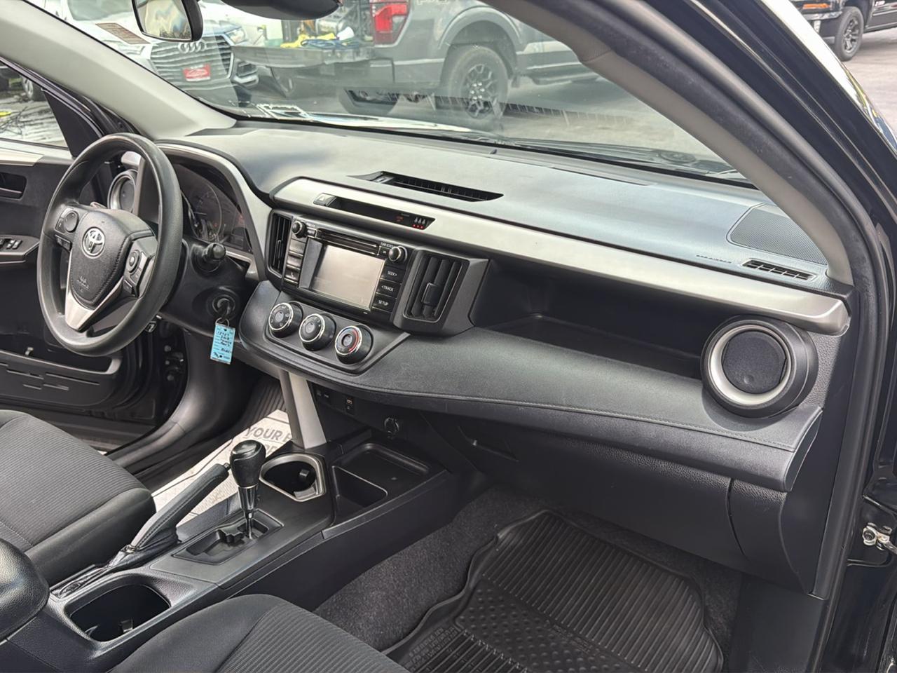 Toyota RAV4 LE AWD (Natl) 2018