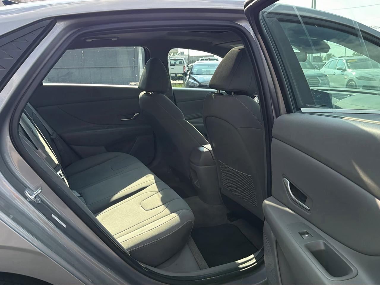 Hyundai Elantra SEL Convenience IVT 2025